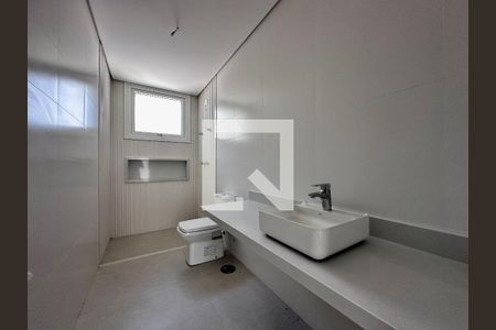 Casa à venda com 712m², 4 quartos e 4 vagas Casa à venda com 712m², 4 quartos e 4 vagasBanheiro Suíte 3