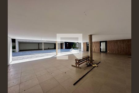 Casa à venda com 712m², 4 quartos e 4 vagas Casa à venda com 712m², 4 quartos e 4 vagasGaragem