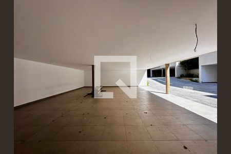 Casa à venda com 712m², 4 quartos e 4 vagas Casa à venda com 712m², 4 quartos e 4 vagasGaragem