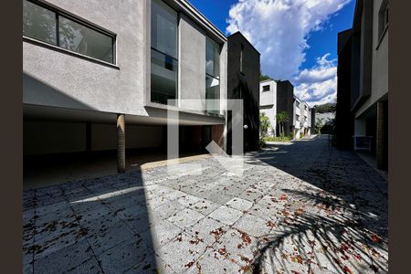 Casa à venda com 712m², 4 quartos e 4 vagas Casa à venda com 712m², 4 quartos e 4 vagasÁrea Comum