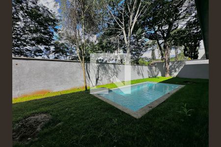 Casa à venda com 712m², 4 quartos e 4 vagas Casa à venda com 712m², 4 quartos e 4 vagasVaranda/Quintal