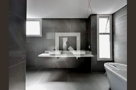 Casa à venda com 712m², 4 quartos e 4 vagas Casa à venda com 712m², 4 quartos e 4 vagasBanheiro Suíte 4