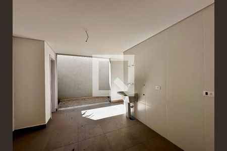 Casa à venda com 712m², 4 quartos e 4 vagas Casa à venda com 712m², 4 quartos e 4 vagasÁrea de Serviço