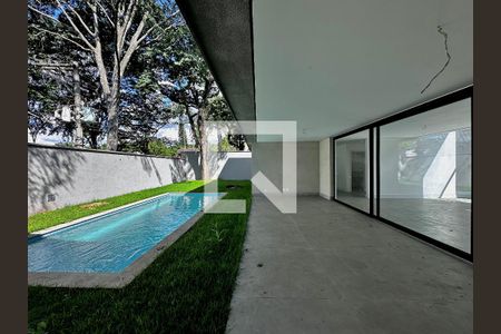 Casa à venda com 712m², 4 quartos e 4 vagas Casa à venda com 712m², 4 quartos e 4 vagasVaranda/Quintal