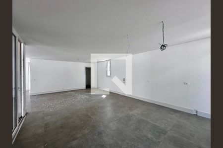 Casa à venda com 712m², 4 quartos e 4 vagas Casa à venda com 712m², 4 quartos e 4 vagasCozinha