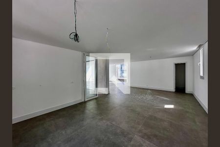 Casa à venda com 712m², 4 quartos e 4 vagas Casa à venda com 712m², 4 quartos e 4 vagasCozinha