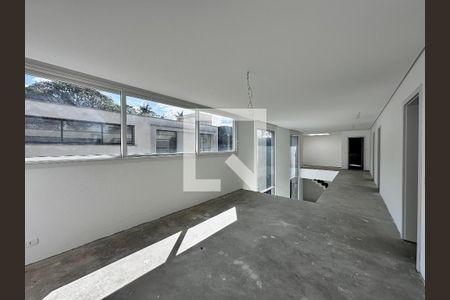 Casa à venda com 712m², 4 quartos e 4 vagas Casa à venda com 712m², 4 quartos e 4 vagasSala Íntima