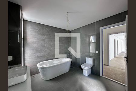 Casa à venda com 712m², 4 quartos e 4 vagas Casa à venda com 712m², 4 quartos e 4 vagasBanheiro Suíte 4