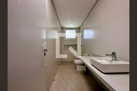 Casa à venda com 712m², 4 quartos e 4 vagas Casa à venda com 712m², 4 quartos e 4 vagasBanheiro Suíte 1