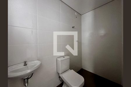 Casa à venda com 712m², 4 quartos e 4 vagas Casa à venda com 712m², 4 quartos e 4 vagasBanheiro de Serviço