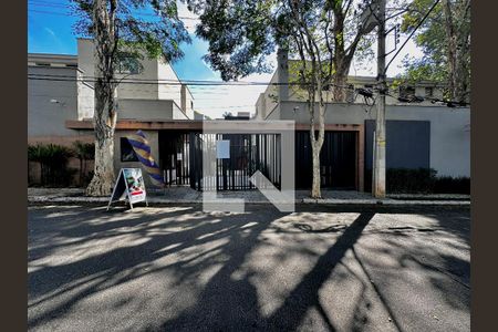 Casa à venda com 712m², 4 quartos e 4 vagas Casa à venda com 712m², 4 quartos e 4 vagasFachada do Condomínio