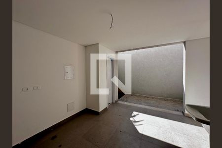 Casa à venda com 712m², 4 quartos e 4 vagas Casa à venda com 712m², 4 quartos e 4 vagasÁrea de Serviço