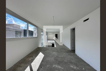 Casa à venda com 712m², 4 quartos e 4 vagas Casa à venda com 712m², 4 quartos e 4 vagasSala Íntima