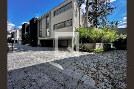 Casa à venda com 712m², 4 quartos e 4 vagas Casa à venda com 712m², 4 quartos e 4 vagasÁrea Comum
