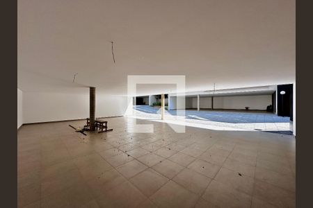 Casa à venda com 712m², 4 quartos e 4 vagas Casa à venda com 712m², 4 quartos e 4 vagasGaragem