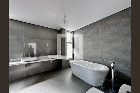 Casa à venda com 712m², 4 quartos e 4 vagas Casa à venda com 712m², 4 quartos e 4 vagasBanheiro Suíte 4