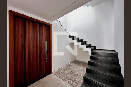 Casa à venda com 712m², 4 quartos e 4 vagas Casa à venda com 712m², 4 quartos e 4 vagasEntrada Casa