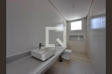 Casa à venda com 712m², 4 quartos e 4 vagas Casa à venda com 712m², 4 quartos e 4 vagasBanheiro Suíte 2