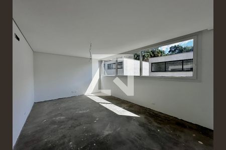 Casa à venda com 712m², 4 quartos e 4 vagas Casa à venda com 712m², 4 quartos e 4 vagasSala Íntima