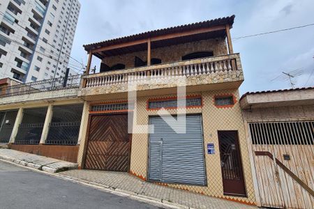 Casa à venda com 345m², 4 quartos e 7 vagas Casa à venda com 345m², 4 quartos e 7 vagasFachada