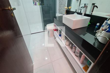 Casa à venda com 345m², 4 quartos e 7 vagas Casa à venda com 345m², 4 quartos e 7 vagasBanheiro da Suíte