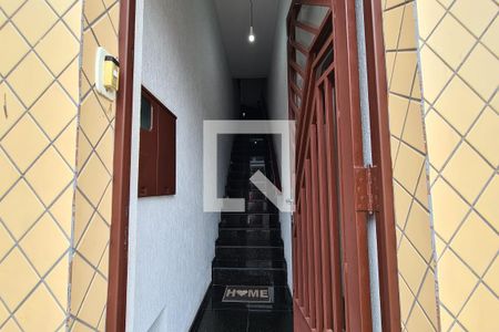 Casa à venda com 345m², 4 quartos e 7 vagas Casa à venda com 345m², 4 quartos e 7 vagasEscada Entrada