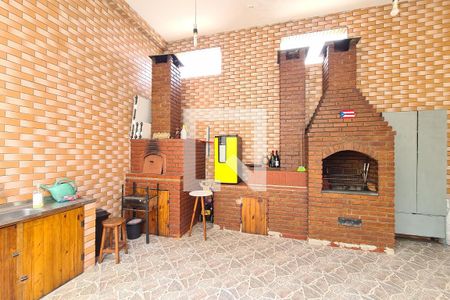 Casa à venda com 345m², 4 quartos e 7 vagas Casa à venda com 345m², 4 quartos e 7 vagasQuintal