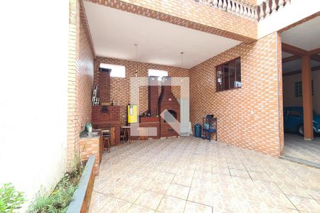 Casa à venda com 345m², 4 quartos e 7 vagas Casa à venda com 345m², 4 quartos e 7 vagasQuintal