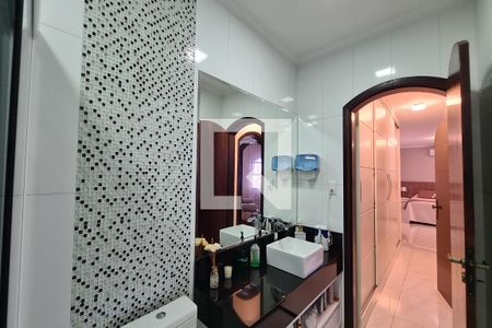 Casa à venda com 345m², 4 quartos e 7 vagas Casa à venda com 345m², 4 quartos e 7 vagasBanheiro da Suíte