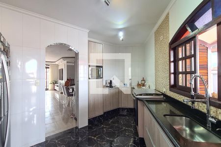 Casa à venda com 345m², 4 quartos e 7 vagas Casa à venda com 345m², 4 quartos e 7 vagasCozinha