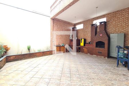 Casa à venda com 345m², 4 quartos e 7 vagas Casa à venda com 345m², 4 quartos e 7 vagasQuintal