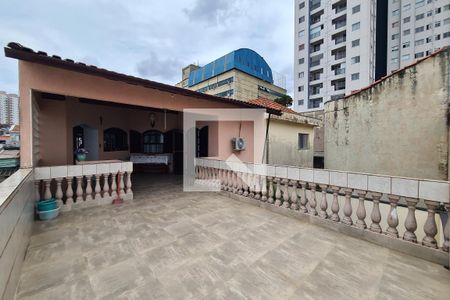 Casa à venda com 345m², 4 quartos e 7 vagas Casa à venda com 345m², 4 quartos e 7 vagasVaranda