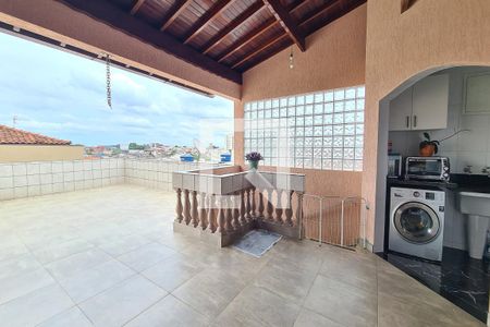 Casa à venda com 345m², 4 quartos e 7 vagas Casa à venda com 345m², 4 quartos e 7 vagasVaranda