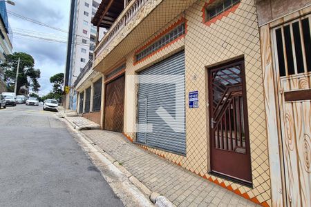 Casa à venda com 345m², 4 quartos e 7 vagas Casa à venda com 345m², 4 quartos e 7 vagasFachada