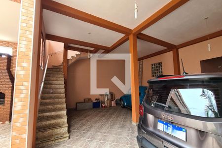 Casa à venda com 345m², 4 quartos e 7 vagas Casa à venda com 345m², 4 quartos e 7 vagasGaragem