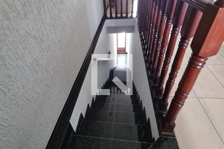 Casa à venda com 345m², 4 quartos e 7 vagas Casa à venda com 345m², 4 quartos e 7 vagasEscada Entrada