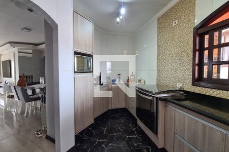 Casa à venda com 345m², 4 quartos e 7 vagas Casa à venda com 345m², 4 quartos e 7 vagasCozinha