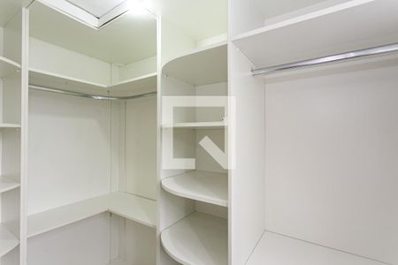 Casa à venda com 200m², 3 quartos e 3 vagasCloset da Suíte
