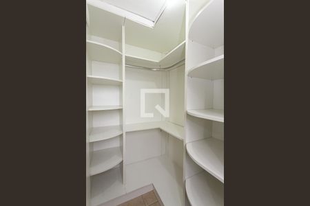 Casa à venda com 200m², 3 quartos e 3 vagasCloset da Suíte