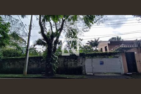 Casa para alugar com 368m², 4 quartos e 4 vagas Casa para alugar com 368m², 4 quartos e 4 vagasFachada