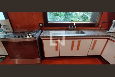 Casa para alugar com 368m², 4 quartos e 4 vagas Casa para alugar com 368m², 4 quartos e 4 vagasCozinha