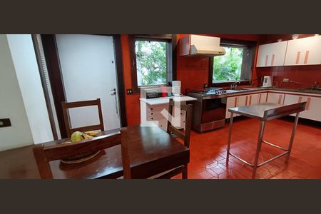 Casa para alugar com 368m², 4 quartos e 4 vagas Casa para alugar com 368m², 4 quartos e 4 vagasCozinha