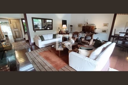 Casa para alugar com 368m², 4 quartos e 4 vagas Casa para alugar com 368m², 4 quartos e 4 vagasSala