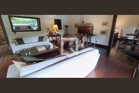 Casa para alugar com 368m², 4 quartos e 4 vagas Casa para alugar com 368m², 4 quartos e 4 vagasSala