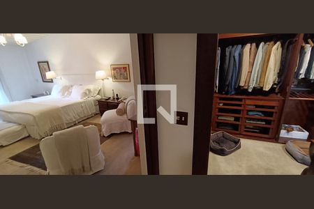 Casa para alugar com 368m², 4 quartos e 4 vagas Casa para alugar com 368m², 4 quartos e 4 vagasCloset da suíte 1