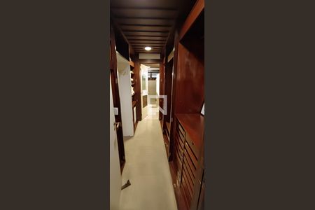 Casa para alugar com 368m², 4 quartos e 4 vagas Casa para alugar com 368m², 4 quartos e 4 vagasCloset da suíte 1