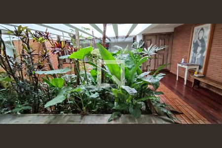 Casa para alugar com 368m², 4 quartos e 4 vagas Casa para alugar com 368m², 4 quartos e 4 vagasJardim de inverno