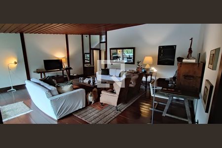 Casa para alugar com 368m², 4 quartos e 4 vagas Casa para alugar com 368m², 4 quartos e 4 vagasSala