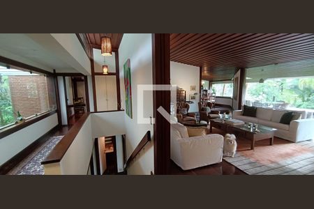 Casa para alugar com 368m², 4 quartos e 4 vagas Casa para alugar com 368m², 4 quartos e 4 vagasSala