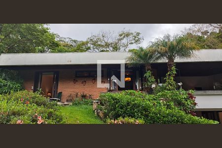 Casa para alugar com 368m², 4 quartos e 4 vagas Casa para alugar com 368m², 4 quartos e 4 vagasFachada